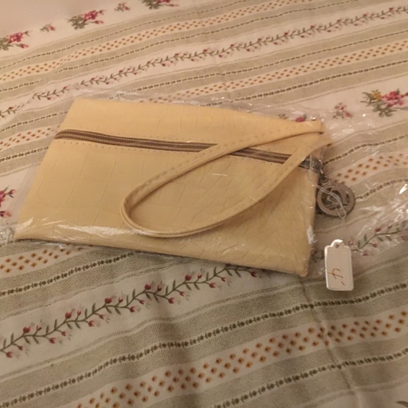 Bulgari parfum cosmetic bag & new Jing Pin wristlet - Picture 3 of 11